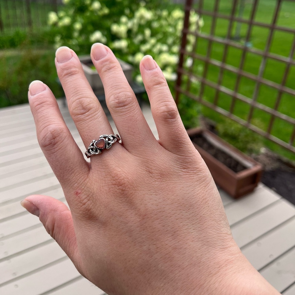 Vintage MFG. gorgeous sterling silver Celtic pink heart stone ring size 6